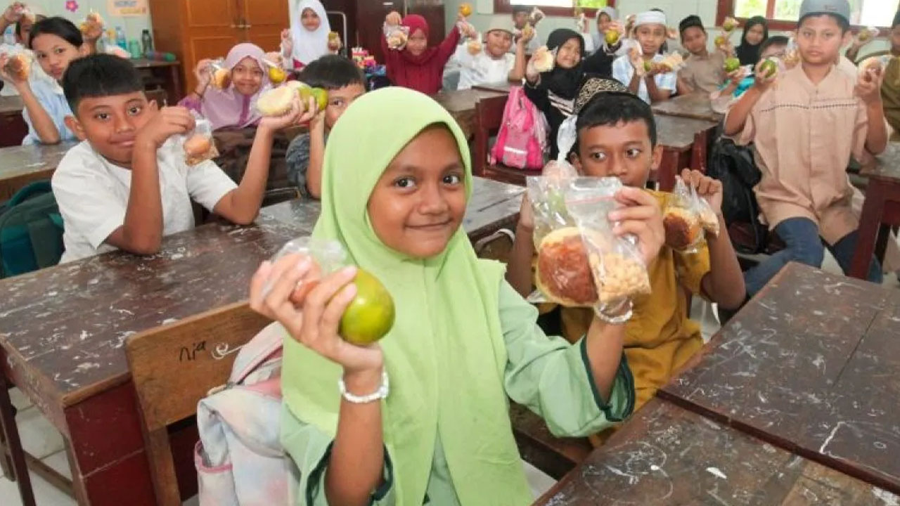 Mitra BGN di Sukabumi Iuran Benahi Sekolah yang Rusak